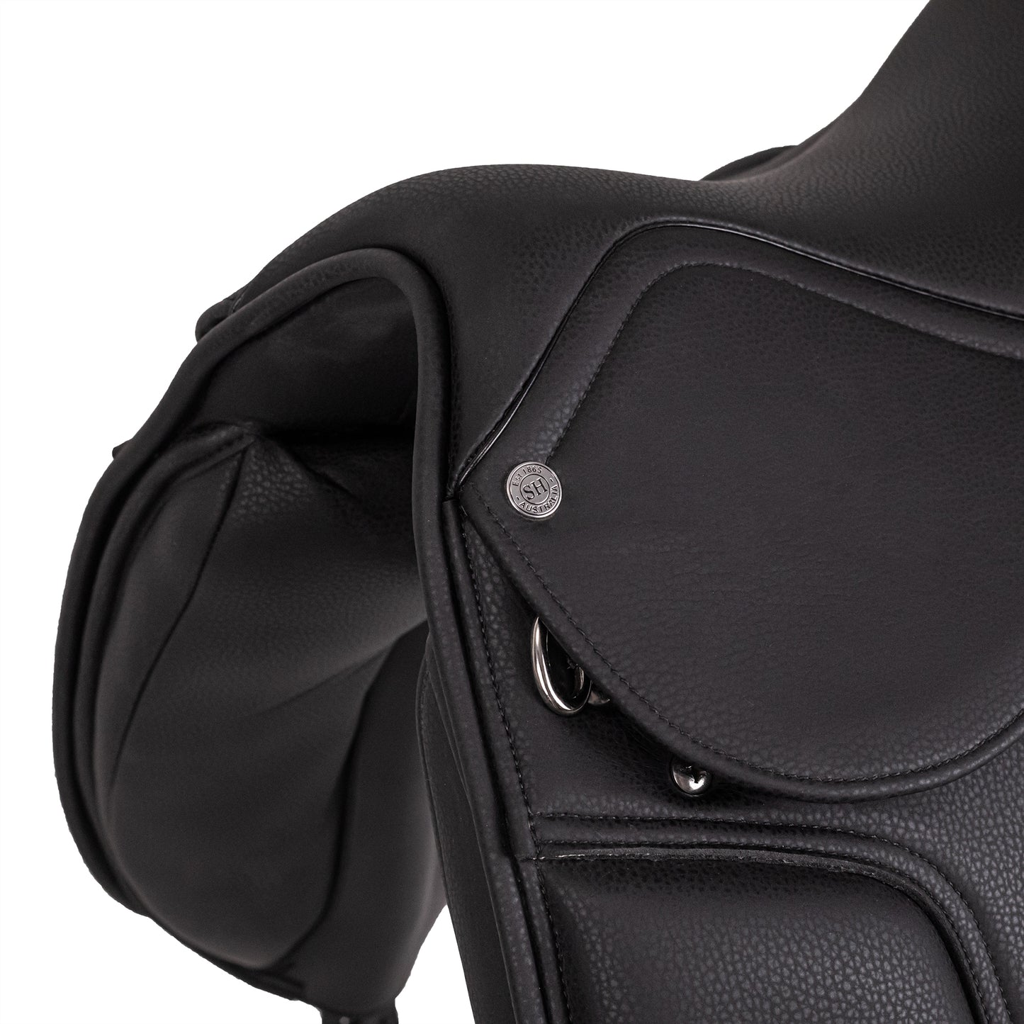 Amata synthetic english dressage saddle